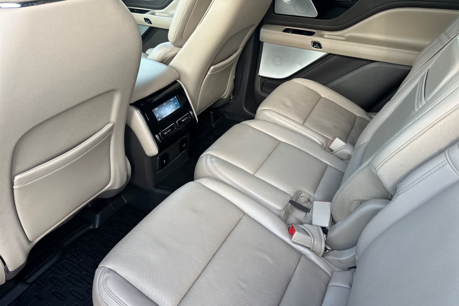 Thumbnail: 2023 Lincoln Aviator - 4