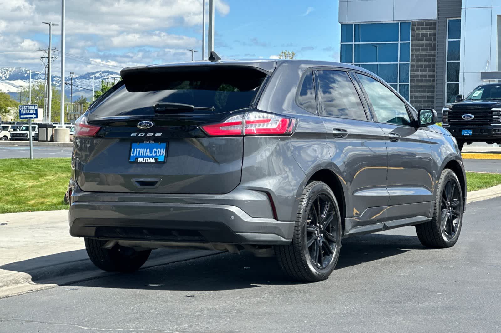 Thumbnail: 2022 Ford Edge - 2
