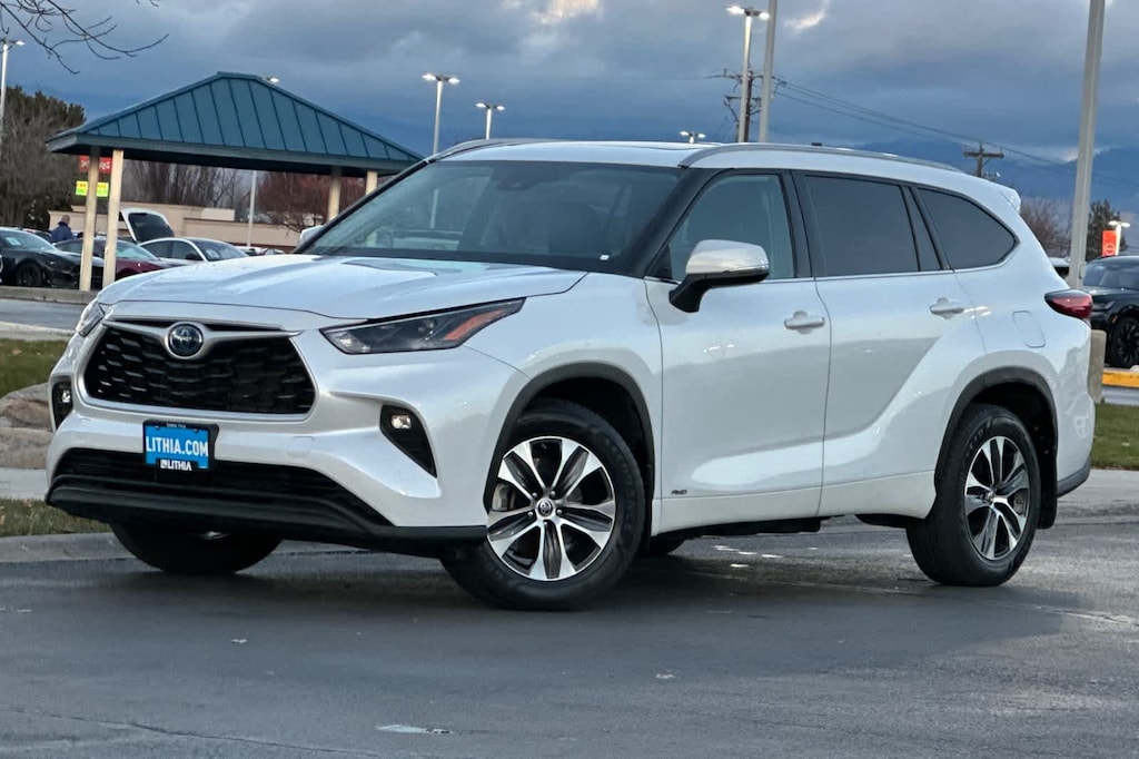 Used 2022 Toyota Highlander Hybrid XLE SUV