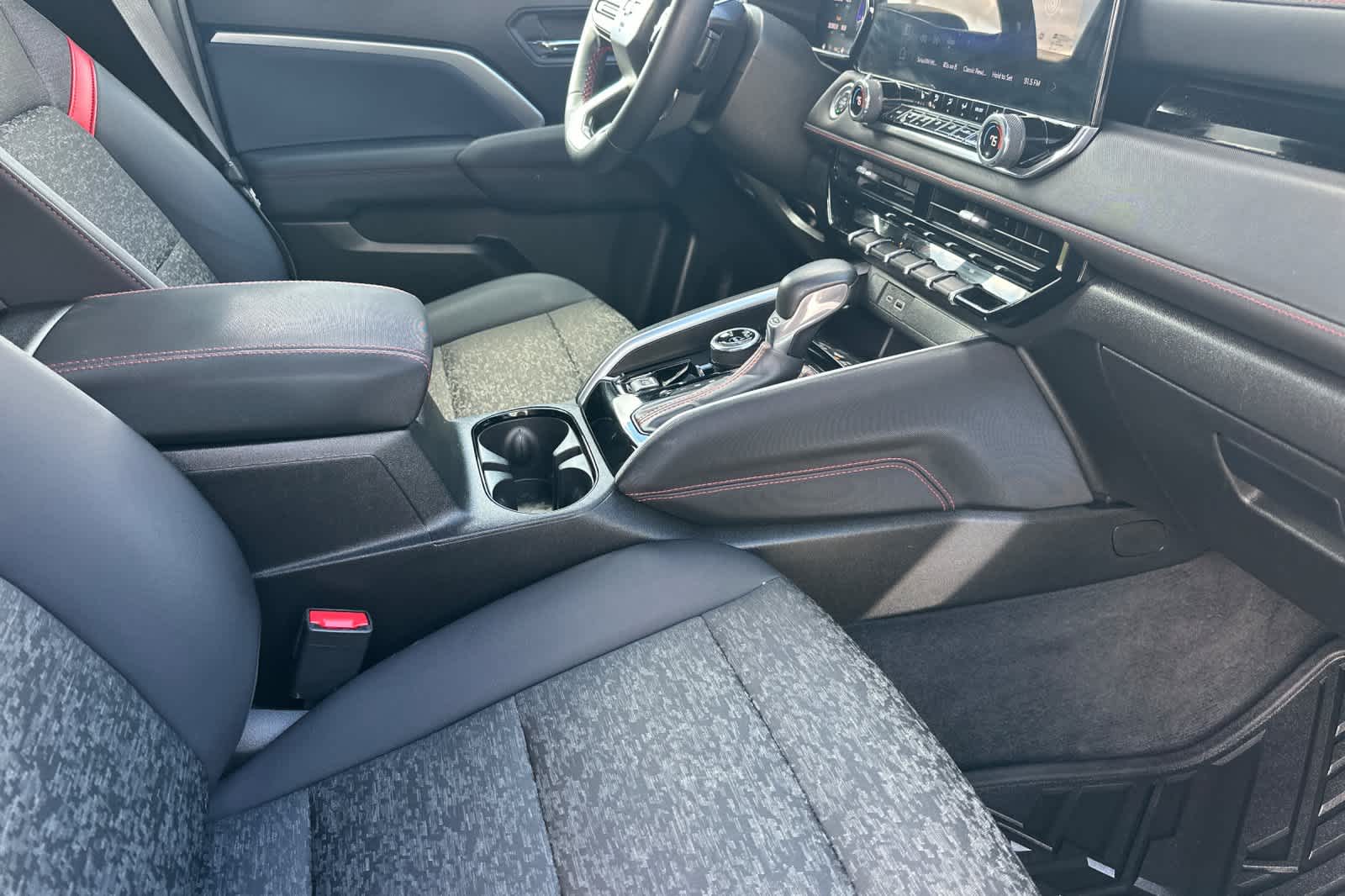 Thumbnail: 2024 Chevrolet Colorado - 15