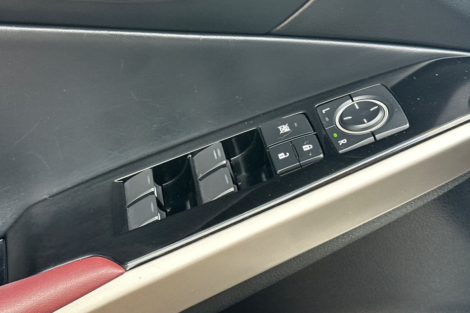 Thumbnail: 2018 Lexus IS - 13