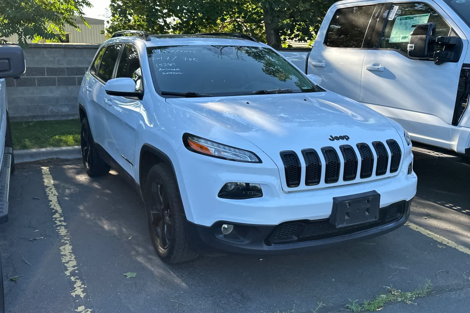 Thumbnail: 2017 Jeep Cherokee - 4