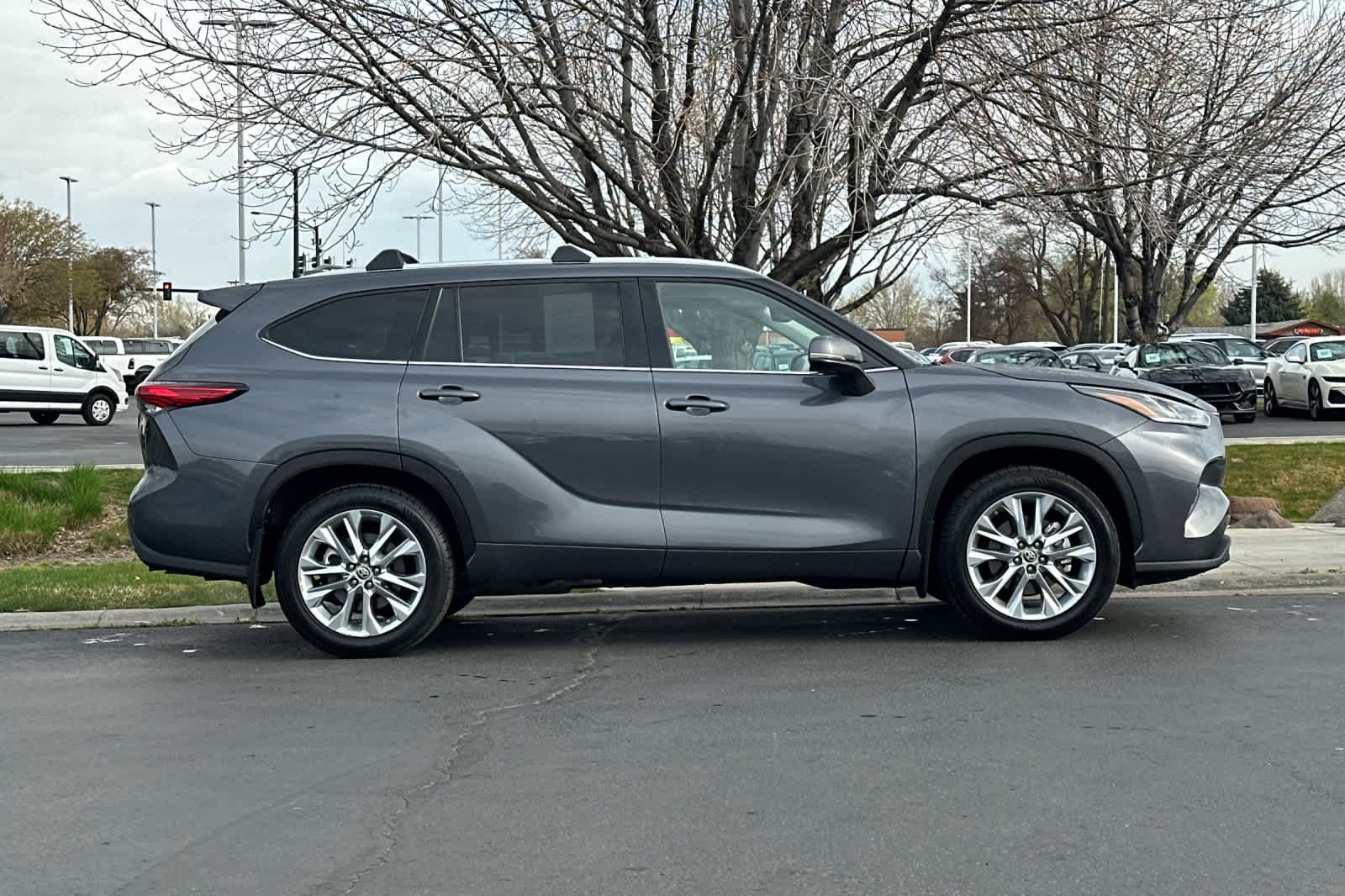 Thumbnail: 2020 Toyota Highlander - 8