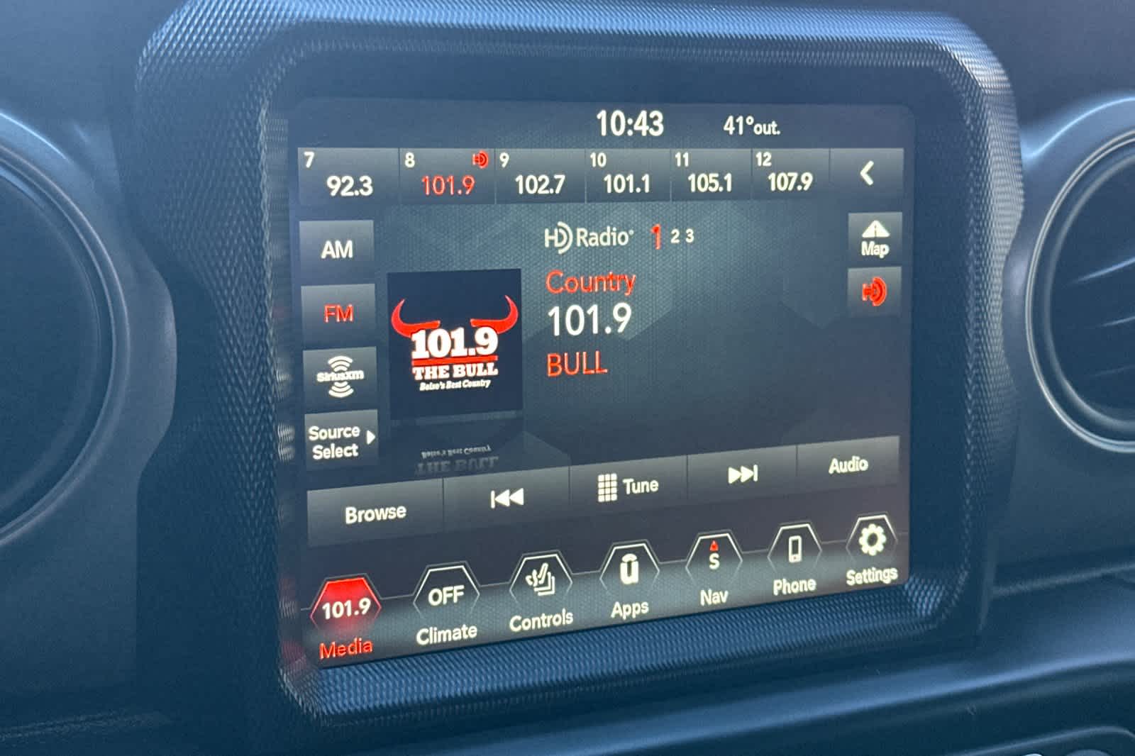 Thumbnail: 2023 Jeep Gladiator - 17