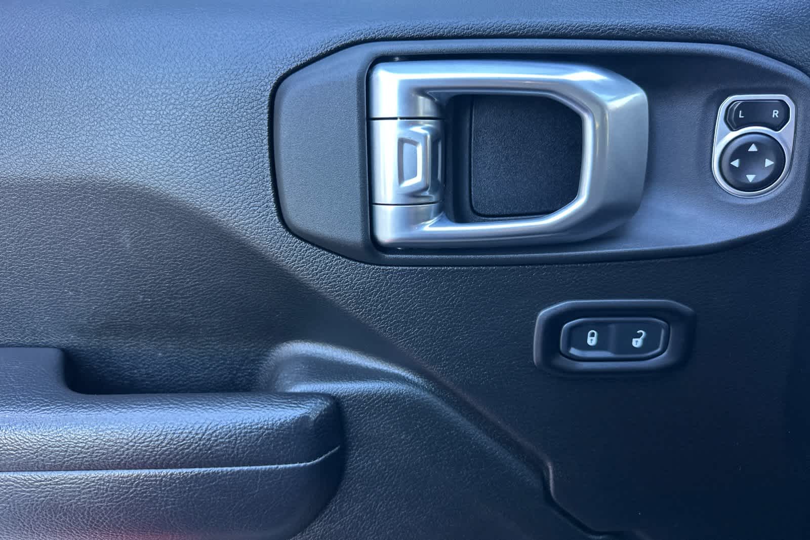 Thumbnail: 2023 Jeep Gladiator - 12