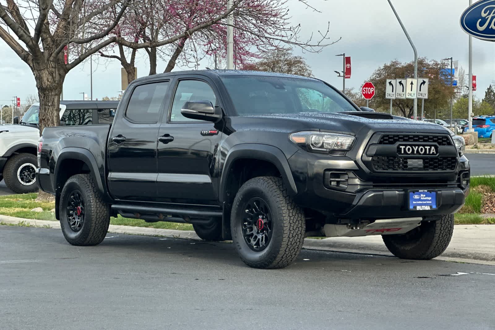 Thumbnail: 2019 Toyota Tacoma - 9