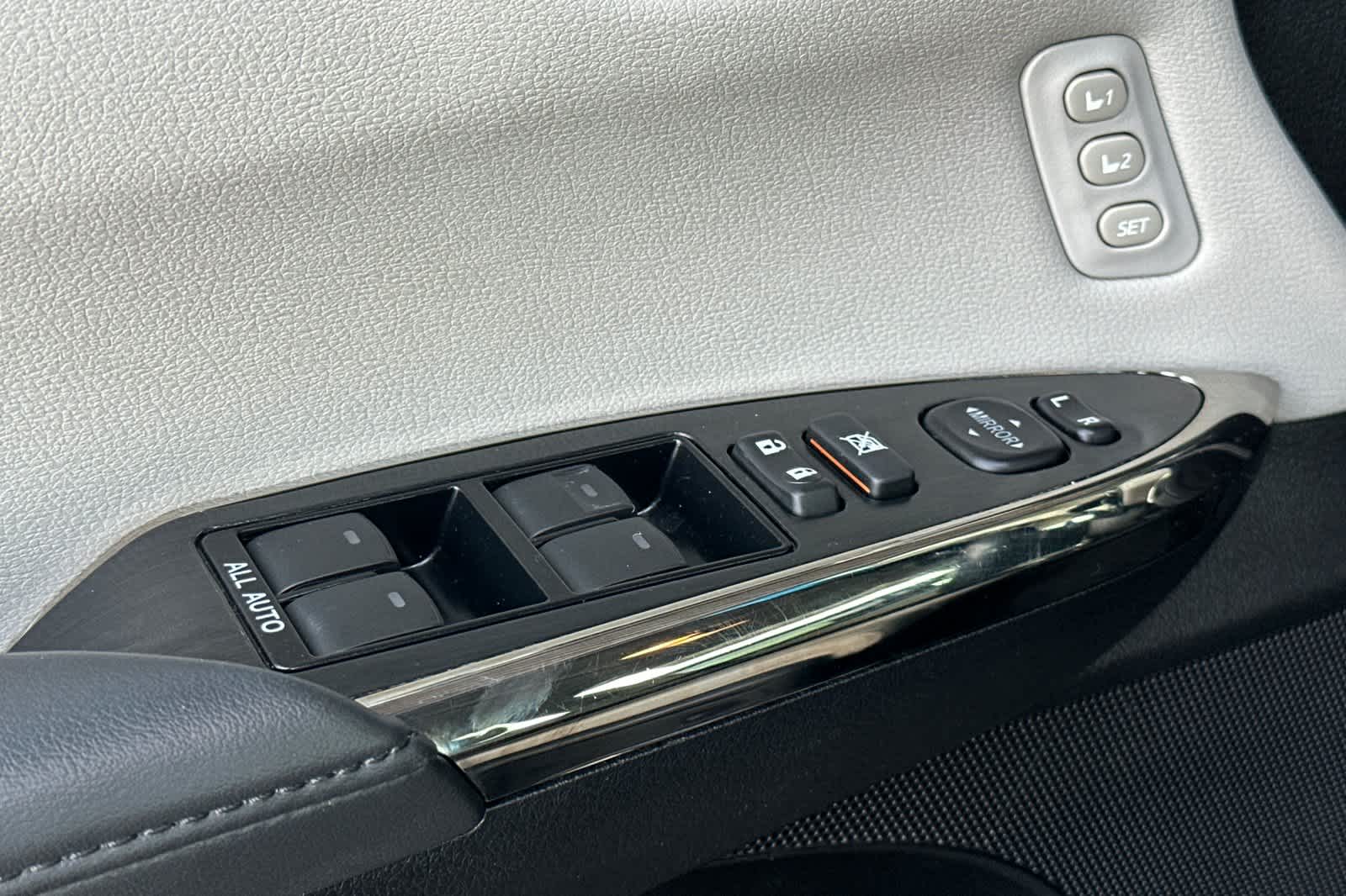 Thumbnail: 2017 Toyota Avalon - 13