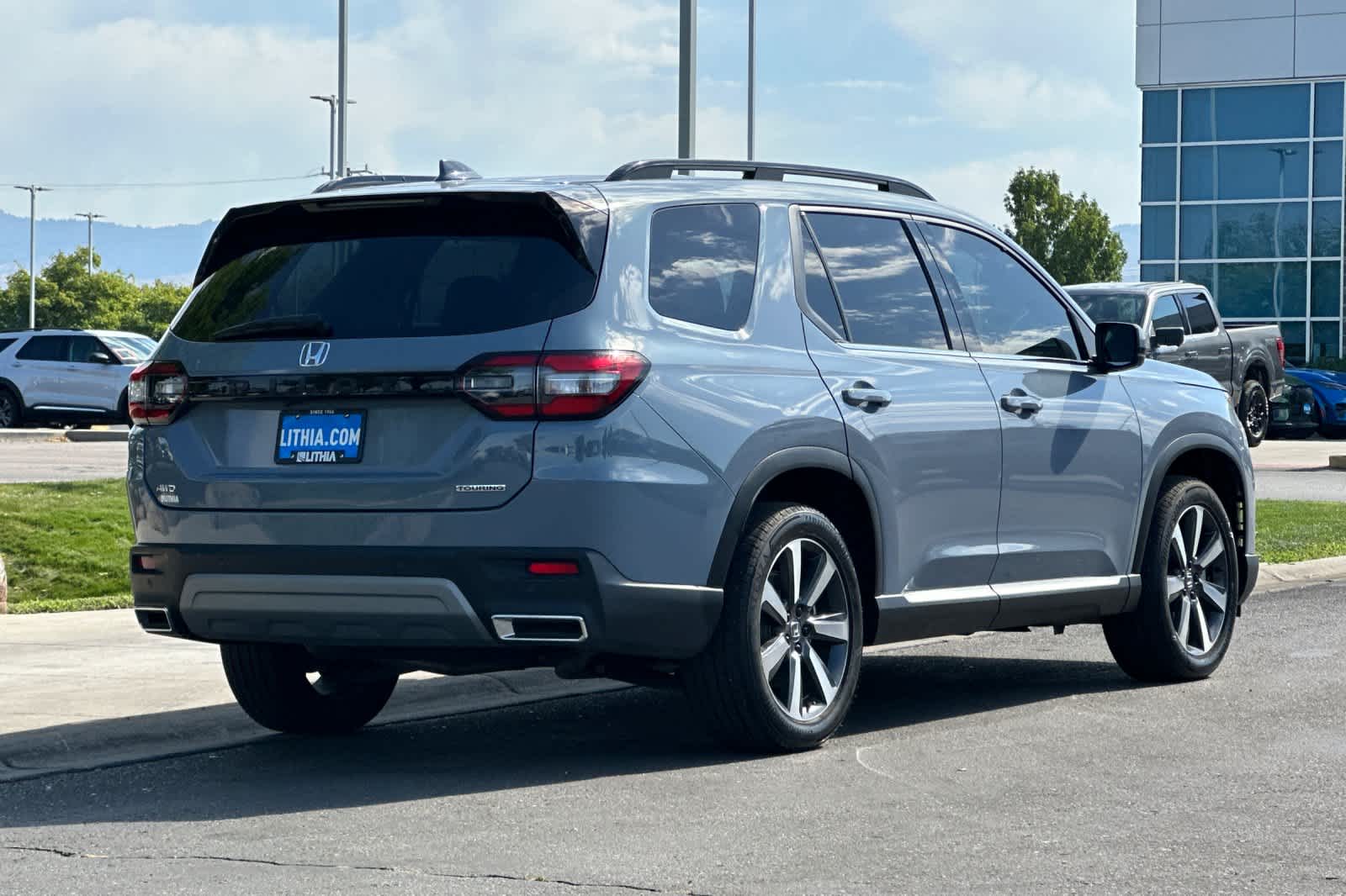 2024 Honda Pilot Touring photo 2