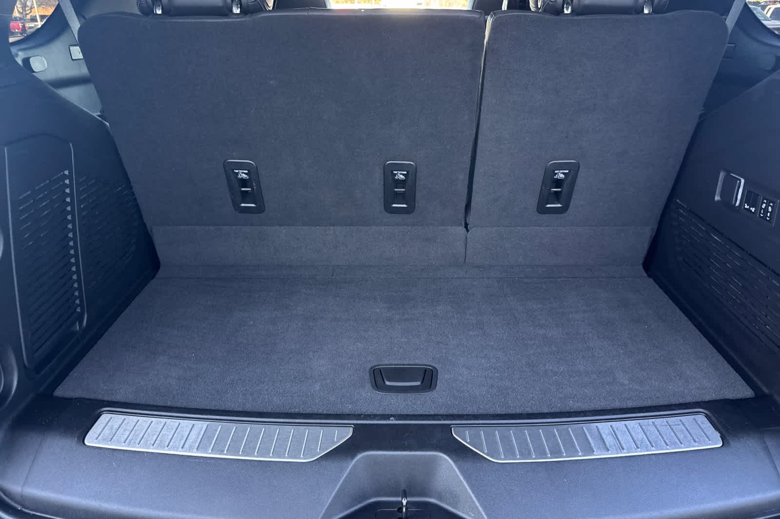 Thumbnail: 2023 Chevrolet Tahoe - 16