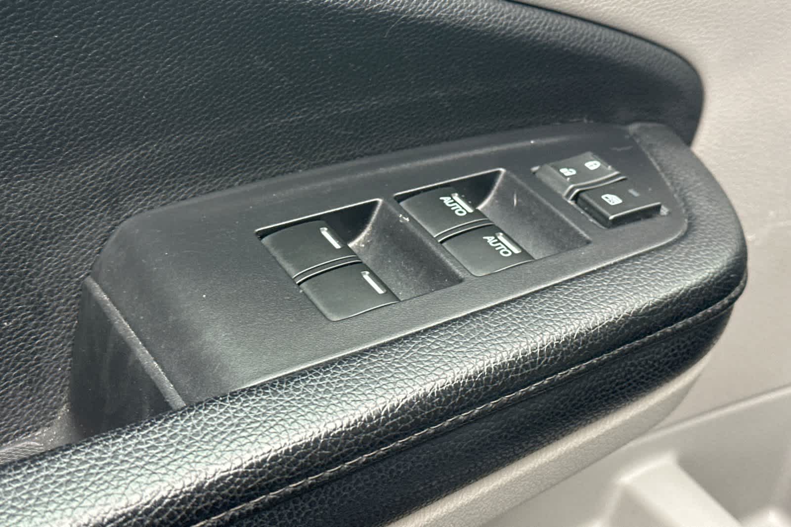 Thumbnail: 2019 Honda Pilot - 13