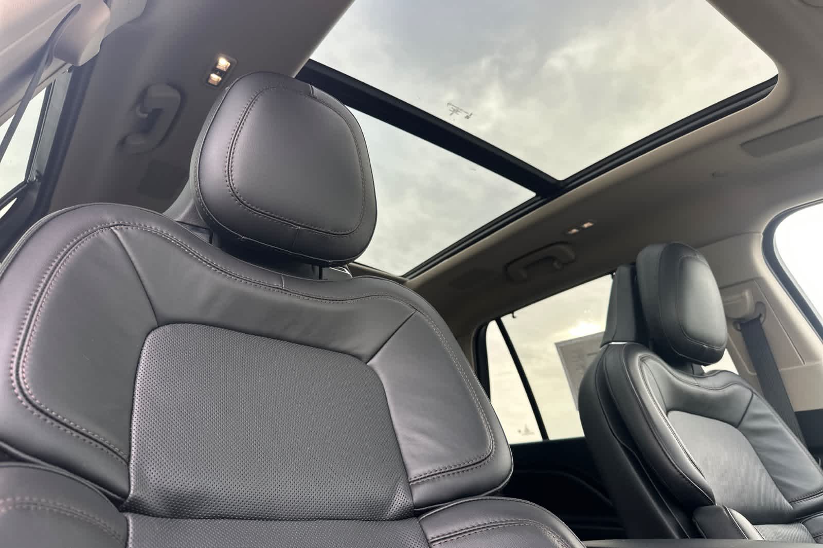 Thumbnail: 2023 Lincoln Aviator - 17