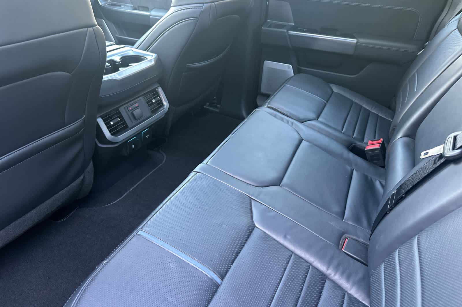 2025 Ford F-150 Platinum photo 4