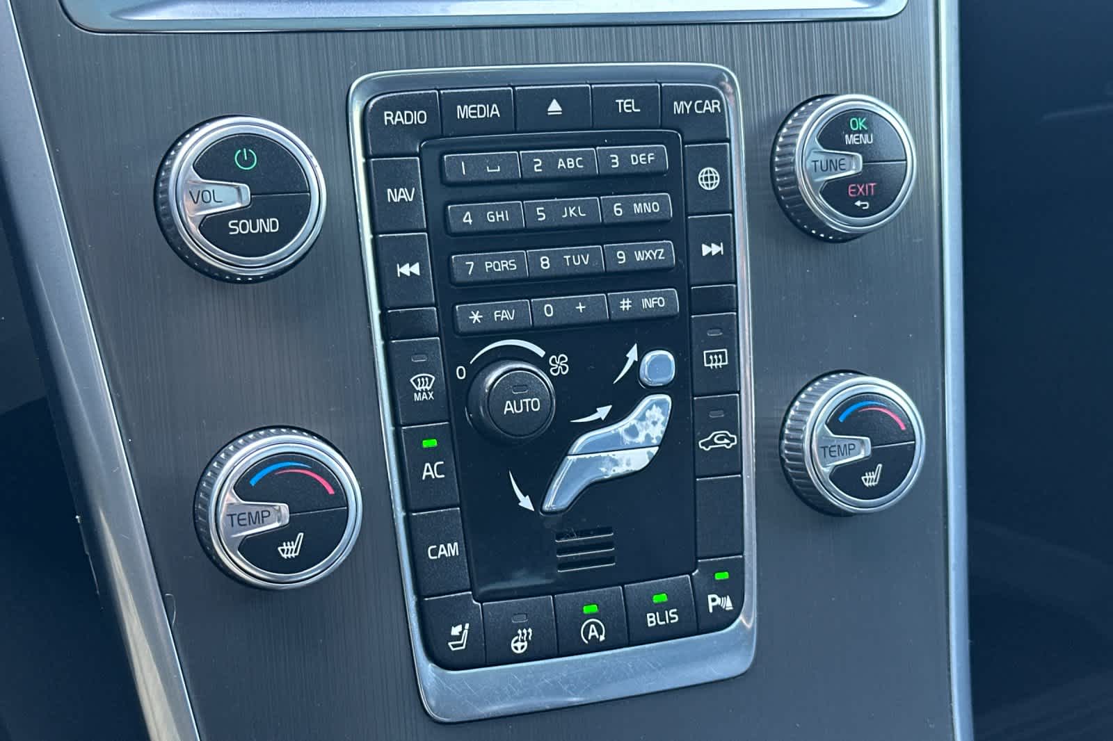 Thumbnail: 2016 Volvo XC60 - 20