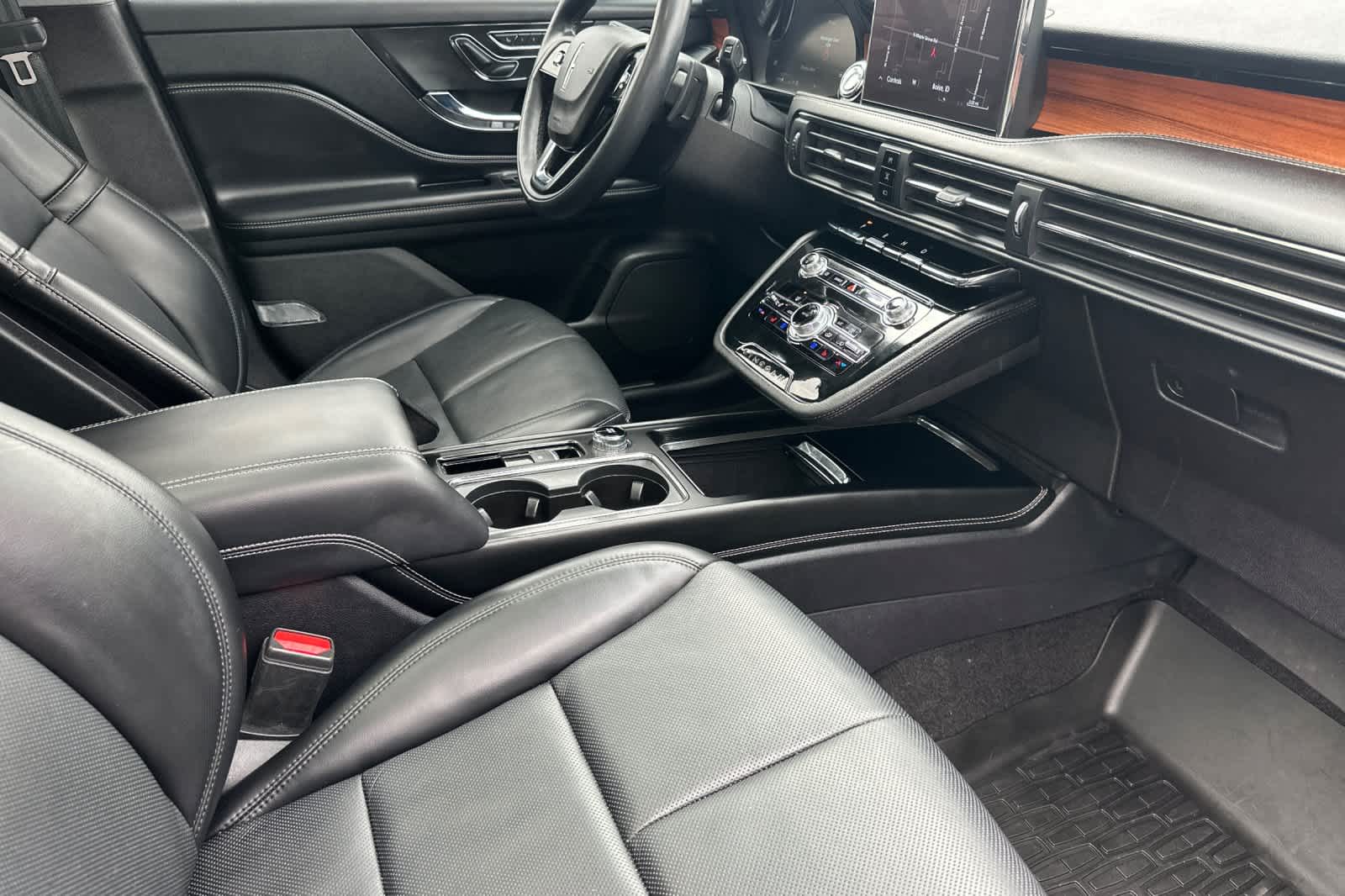 Thumbnail: 2022 Lincoln Corsair - 16