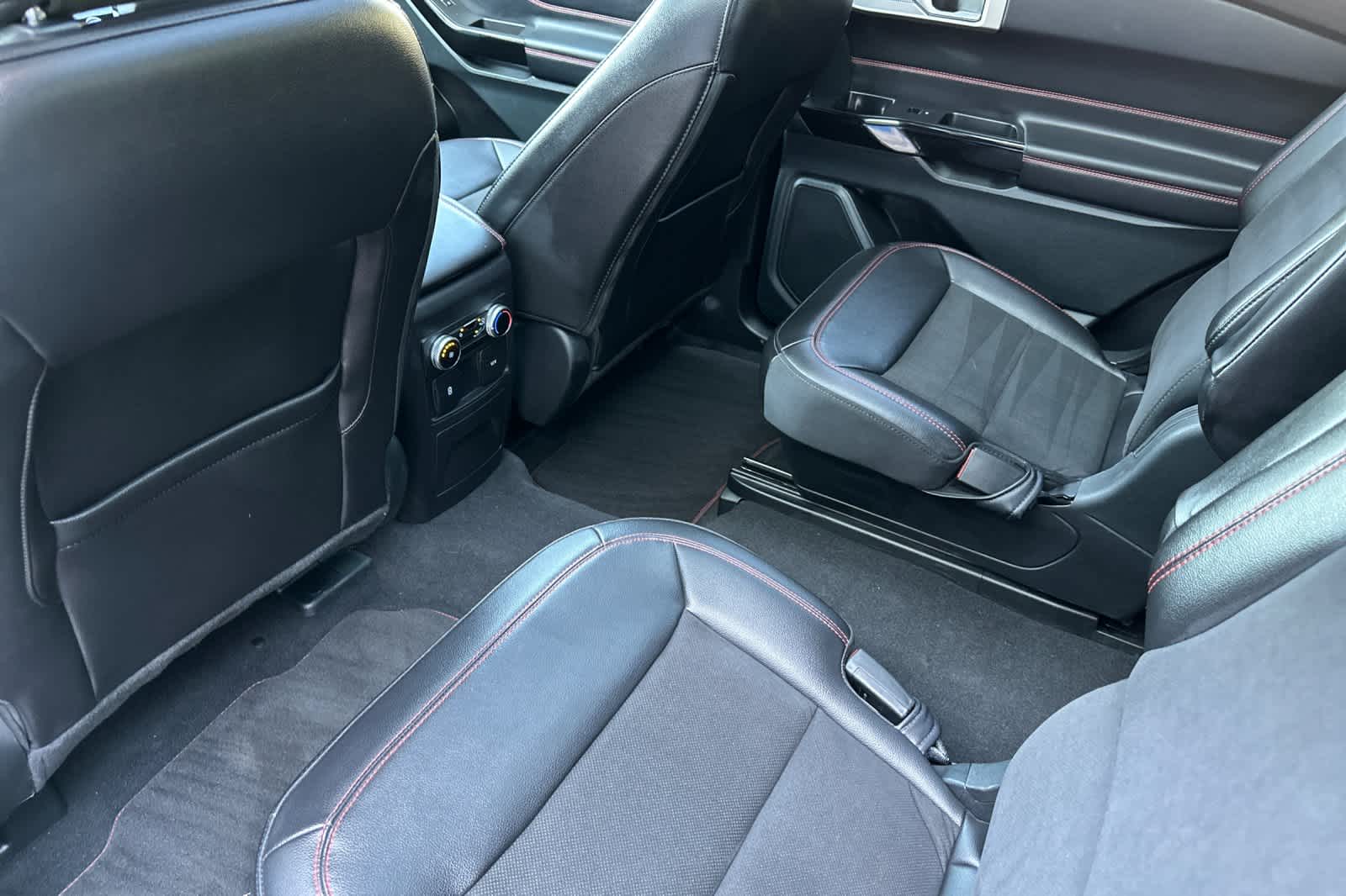 2024 Ford Explorer ST-Line photo 4