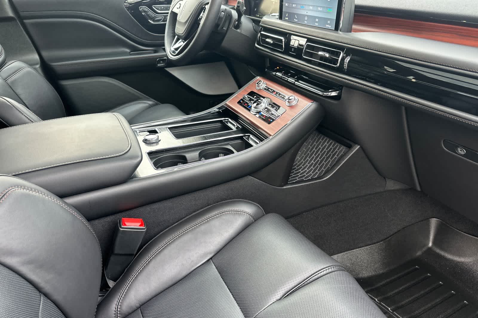 Thumbnail: 2023 Lincoln Aviator - 16