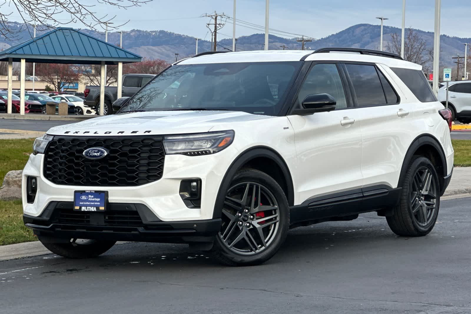 2025 Ford Explorer ST-LINE's photo