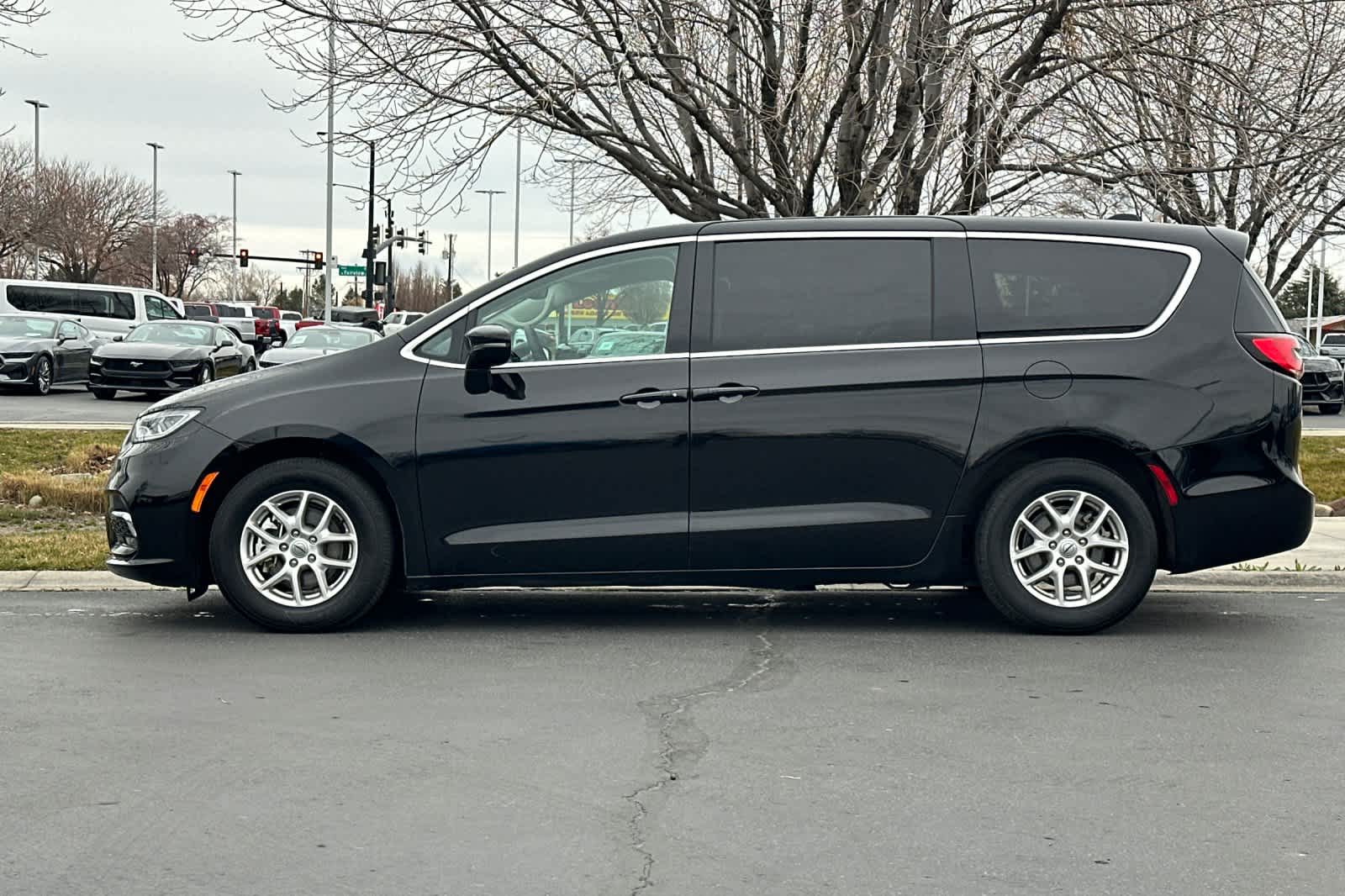 Thumbnail: 2024 Chrysler Pacifica - 5