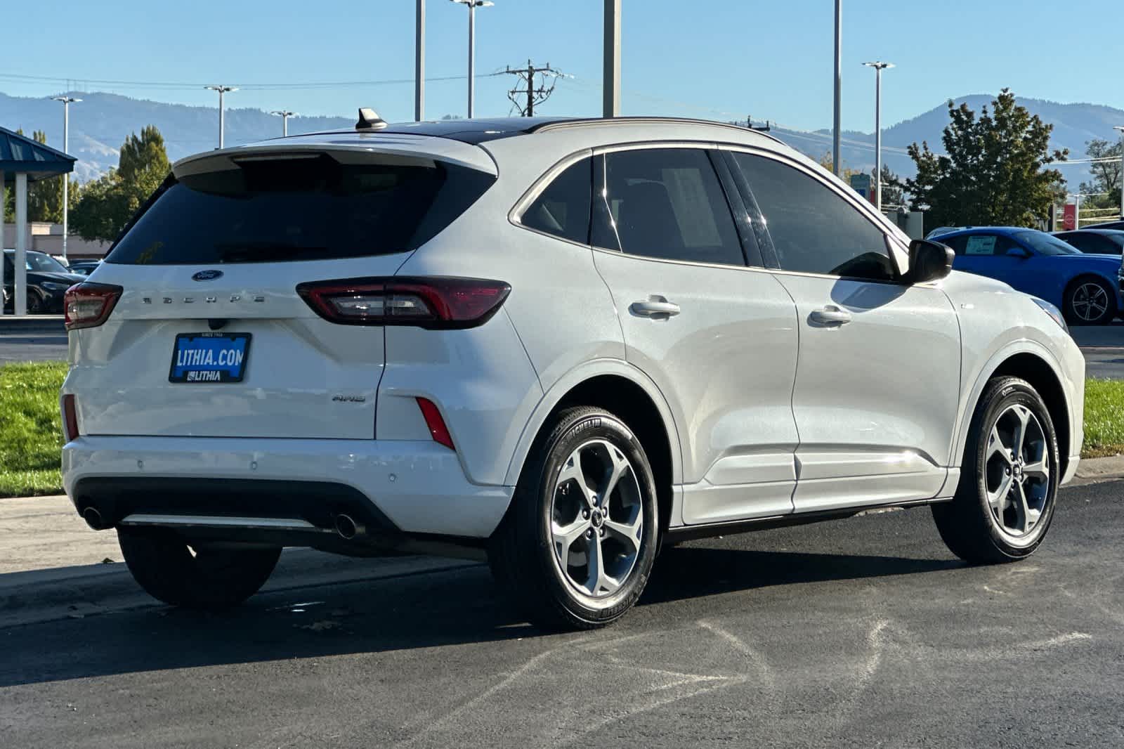 2023 Ford Escape ST-Line photo 2