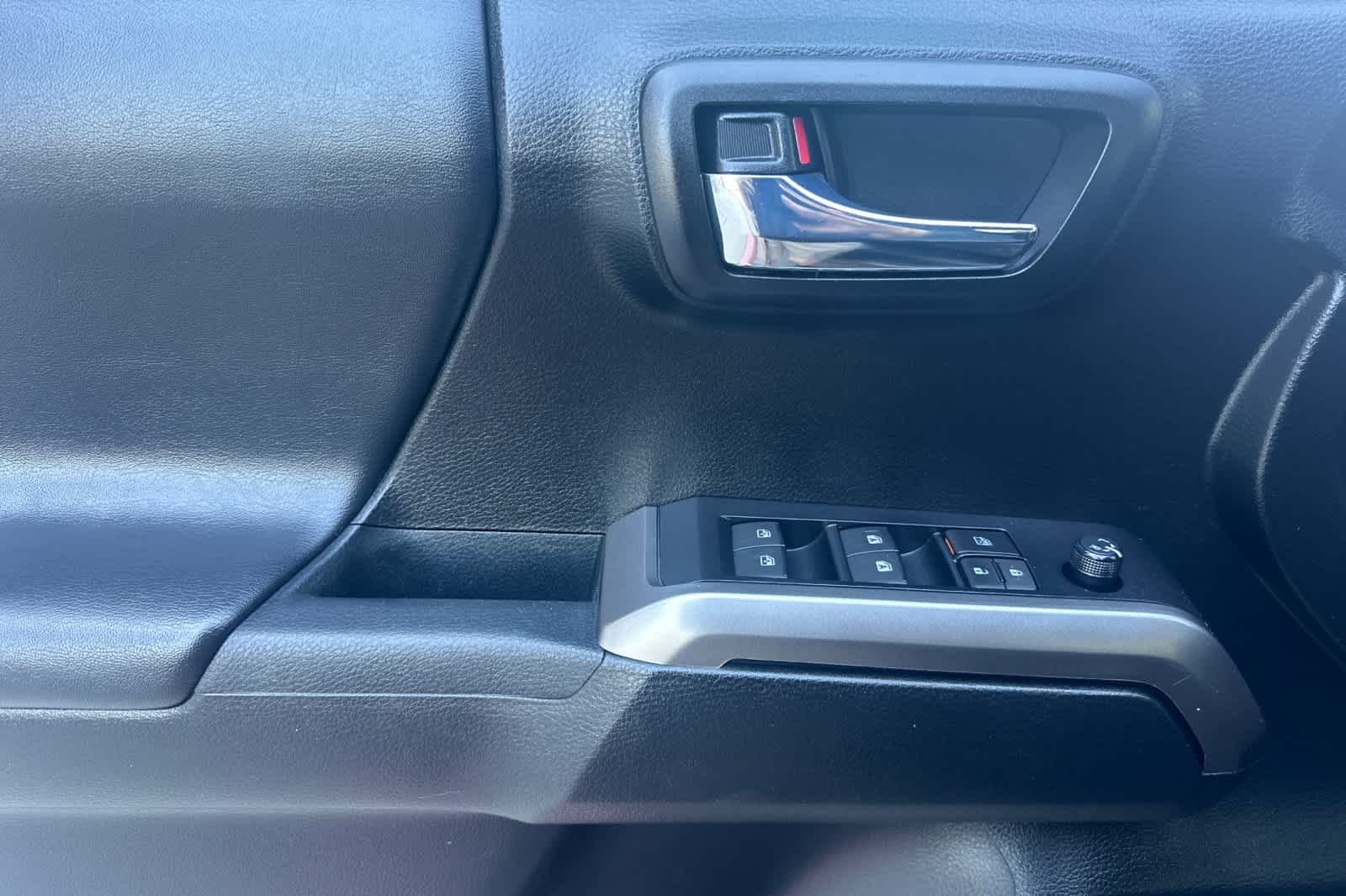 Thumbnail: 2022 Toyota Tacoma - 12