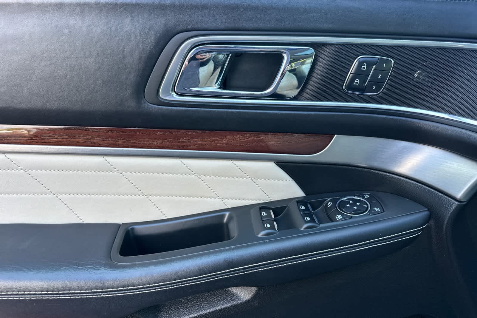 Thumbnail: 2017 Ford Explorer - 12