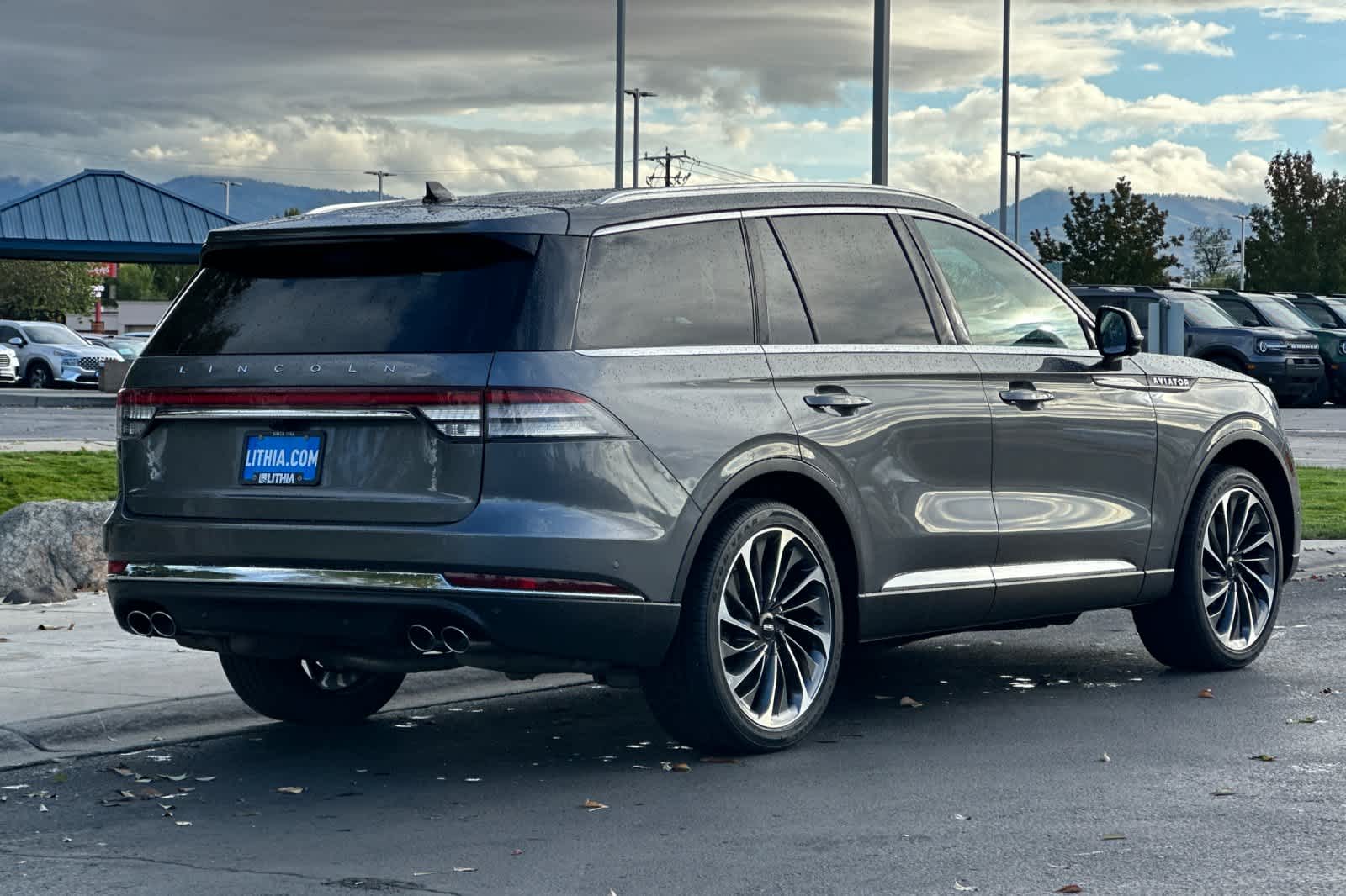 2023 Lincoln Aviator Reserve photo 2