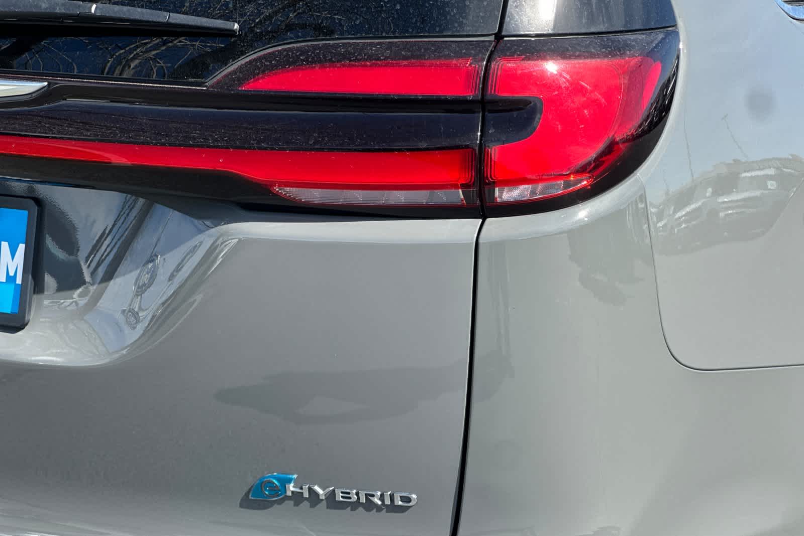 Thumbnail: 2025 Chrysler Pacifica - 30