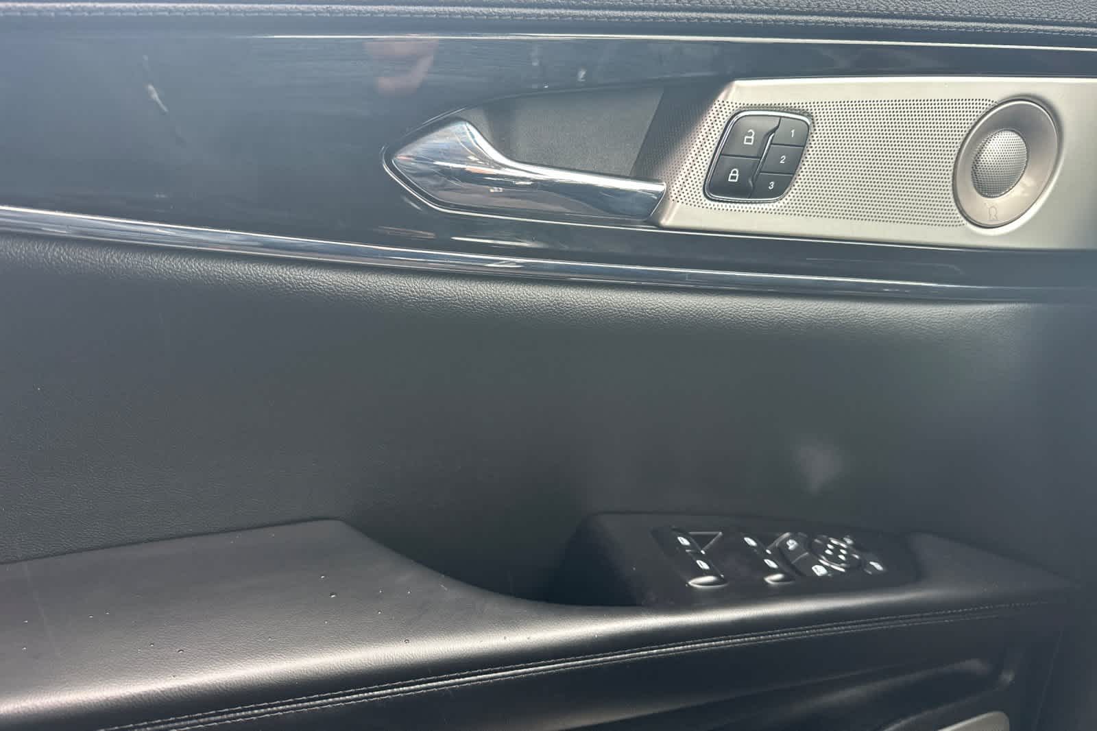 Thumbnail: 2023 Lincoln Nautilus - 12