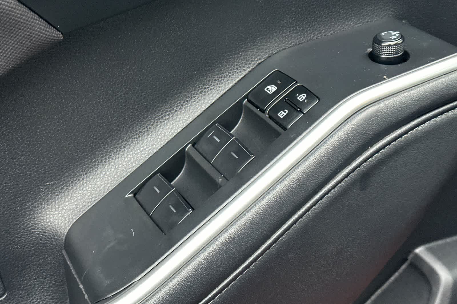 Thumbnail: 2023 Toyota Highlander - 13