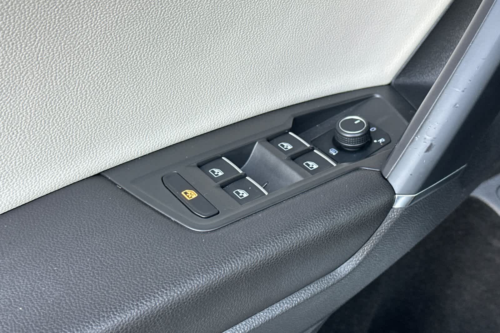 Thumbnail: 2018 Volkswagen Tiguan - 13