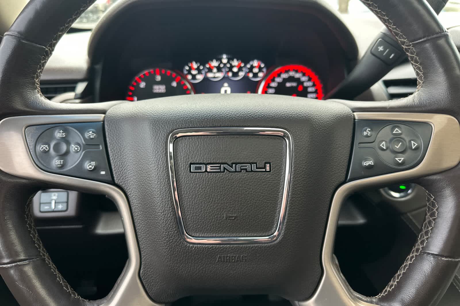 Thumbnail: 2015 GMC Yukon - 25