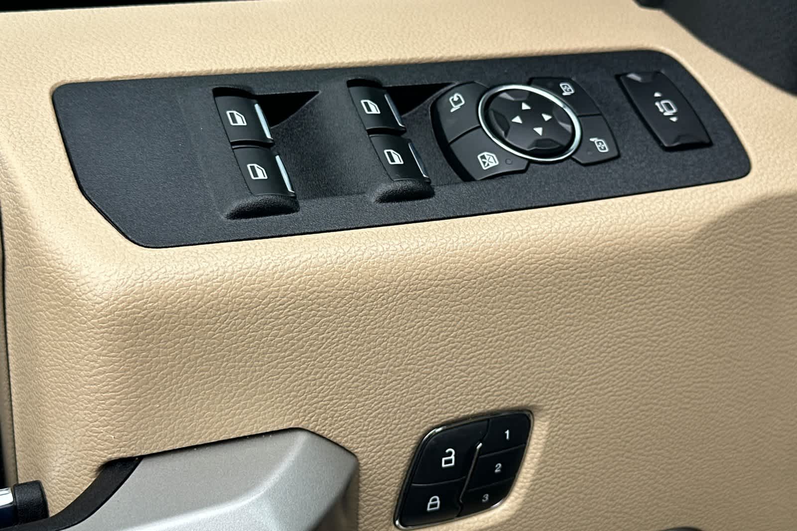 Thumbnail: 2019 Ford F-250 - 13