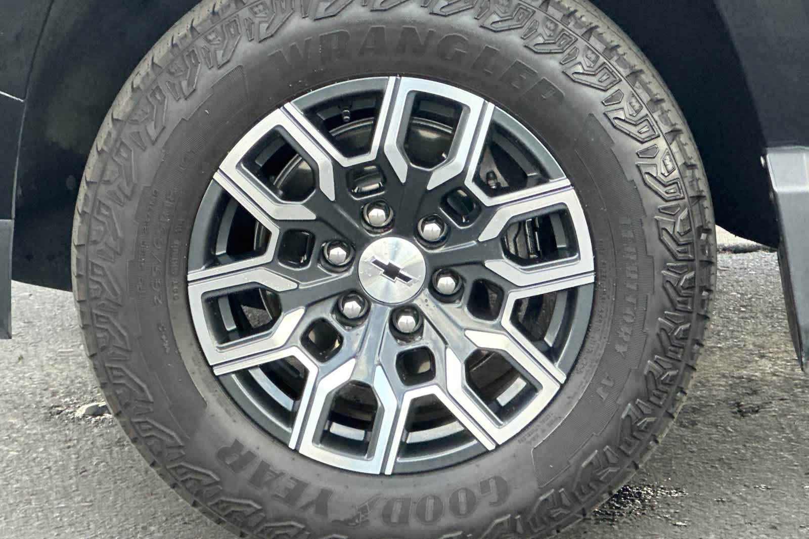 Thumbnail: 2024 Chevrolet Colorado - 25