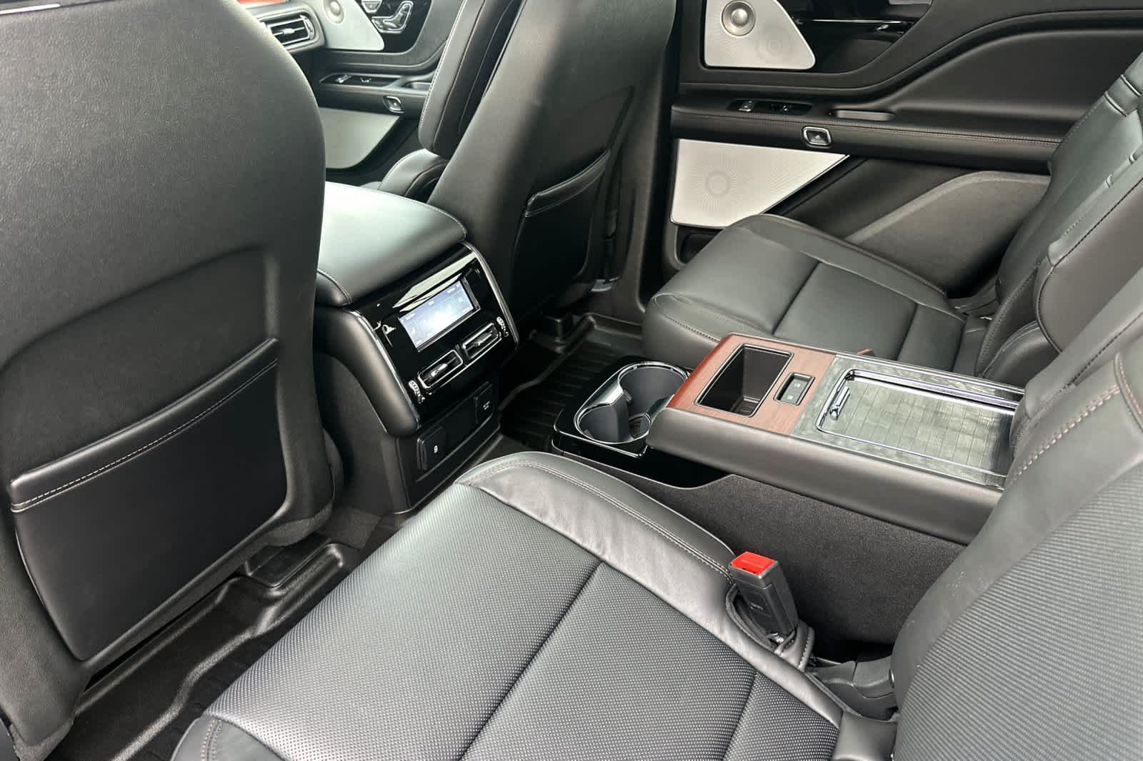 Thumbnail: 2023 Lincoln Aviator - 4