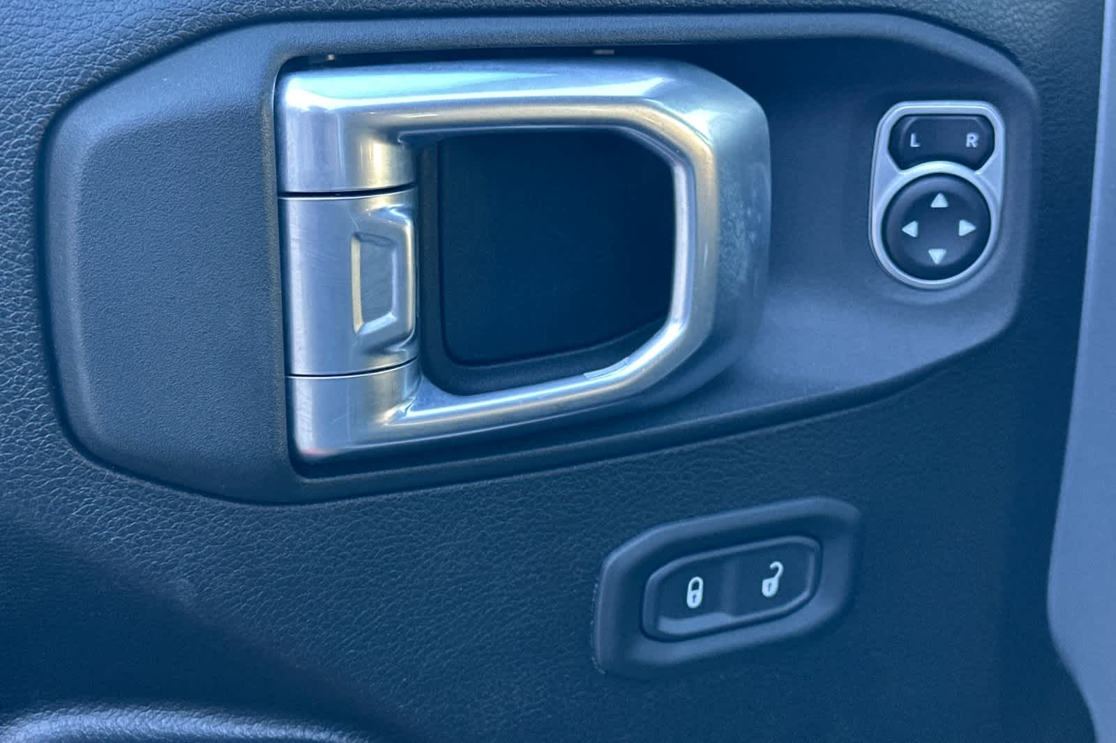 Thumbnail: 2020 Jeep Gladiator - 13