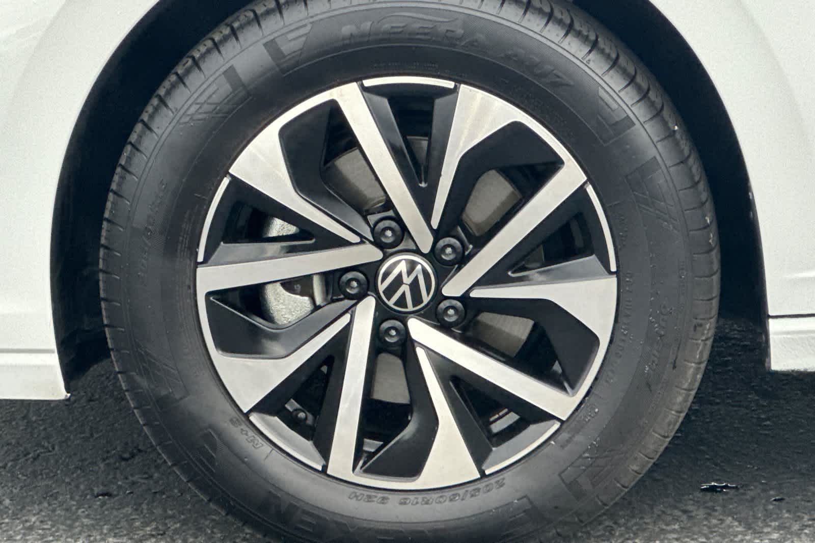 Thumbnail: 2025 Volkswagen Jetta - 24