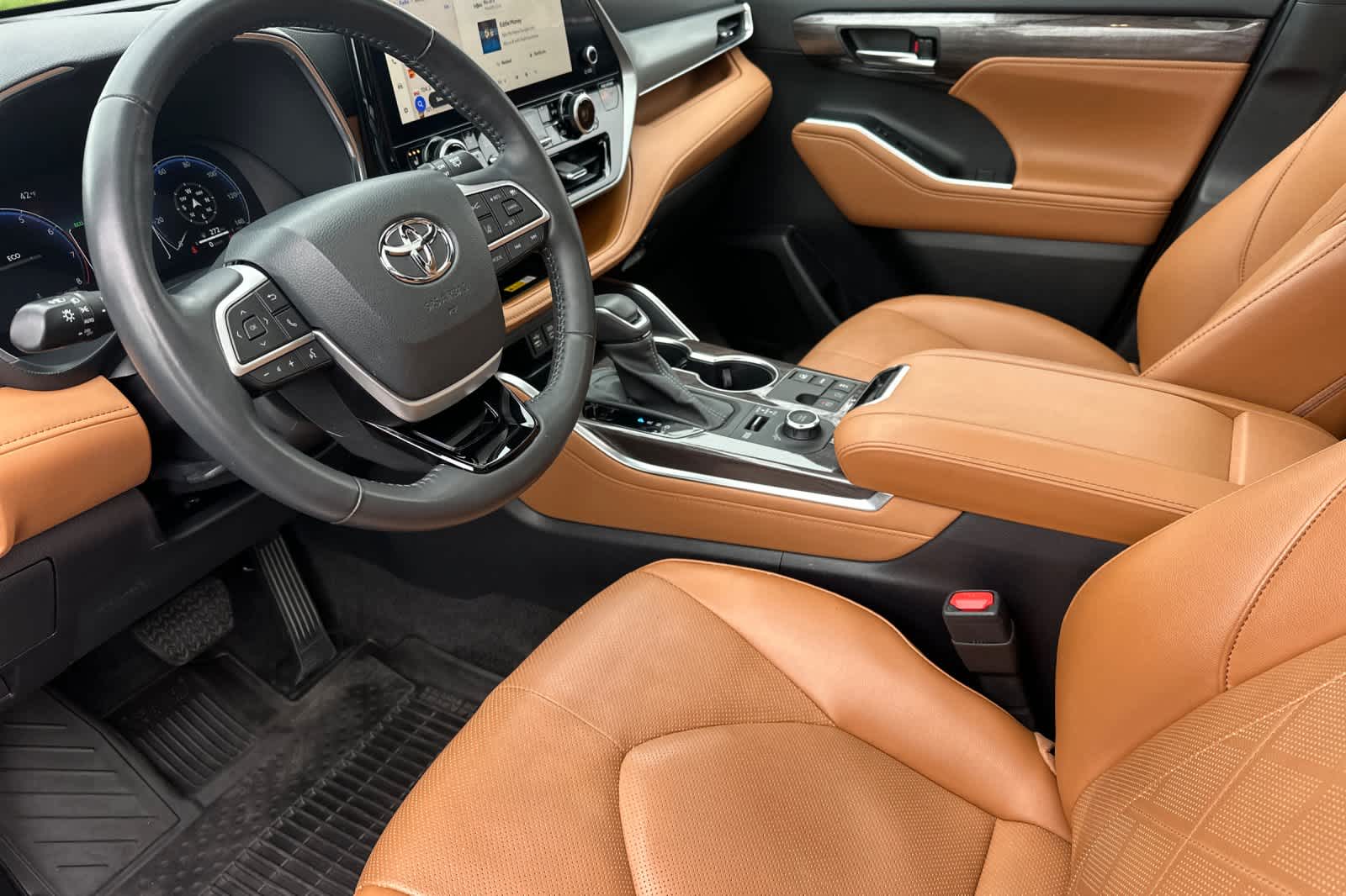 Thumbnail: 2023 Toyota Highlander - 11