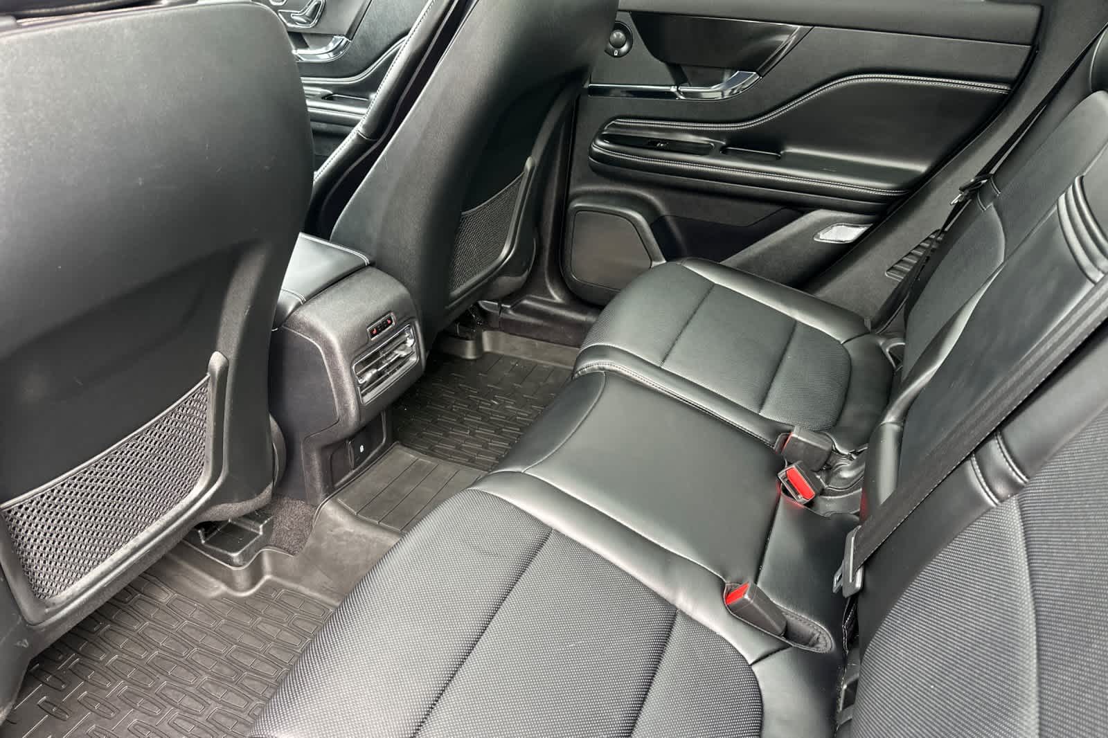 Thumbnail: 2022 Lincoln Corsair - 4