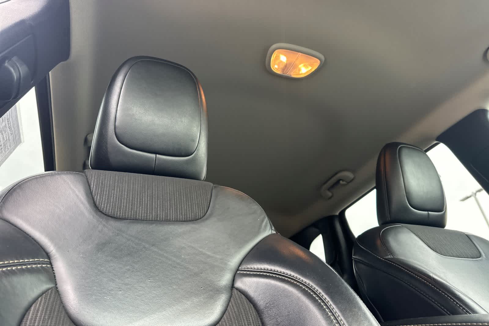 Thumbnail: 2018 Jeep Cherokee - 17