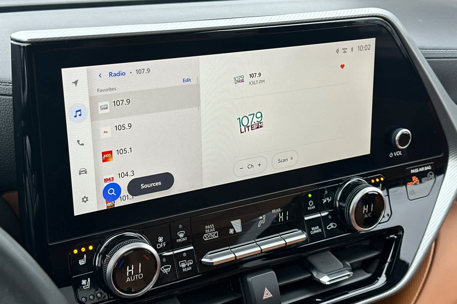 Thumbnail: 2023 Toyota Highlander - 19