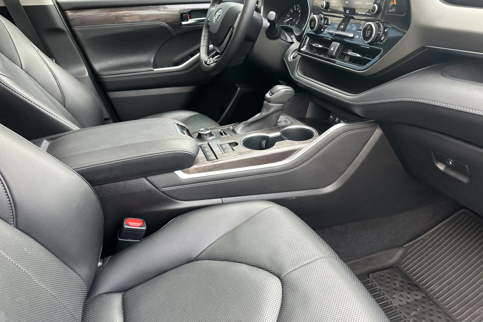 Thumbnail: 2020 Toyota Highlander - 17