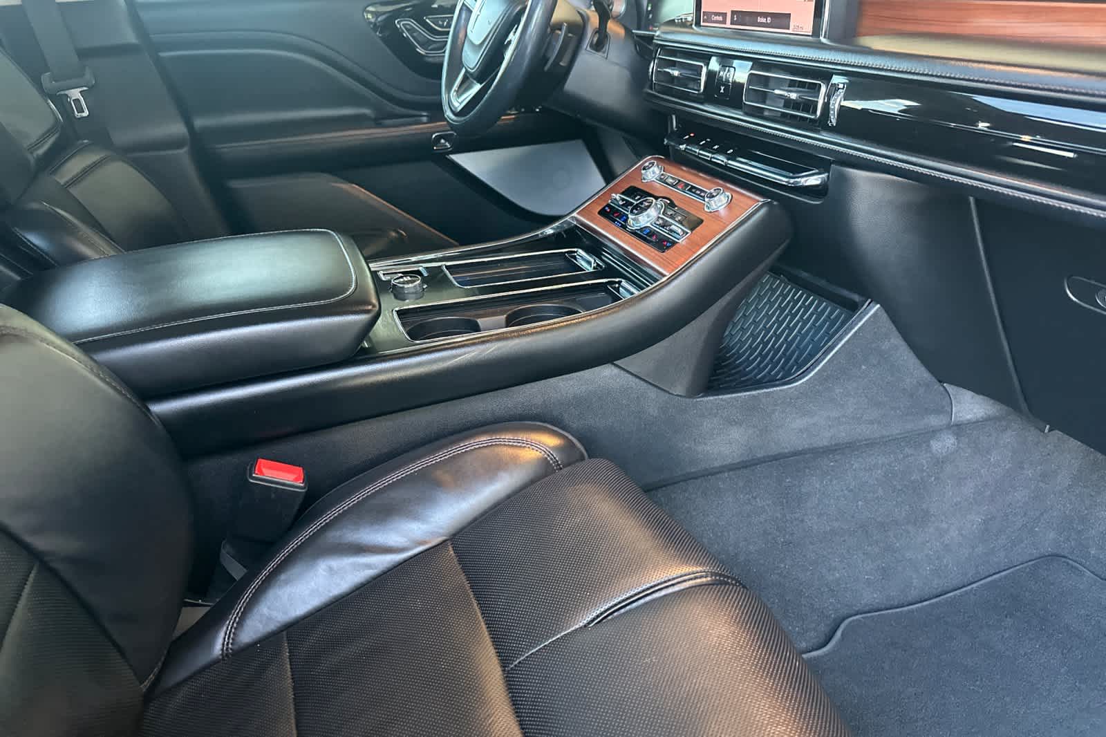 Thumbnail: 2021 Lincoln Aviator - 17