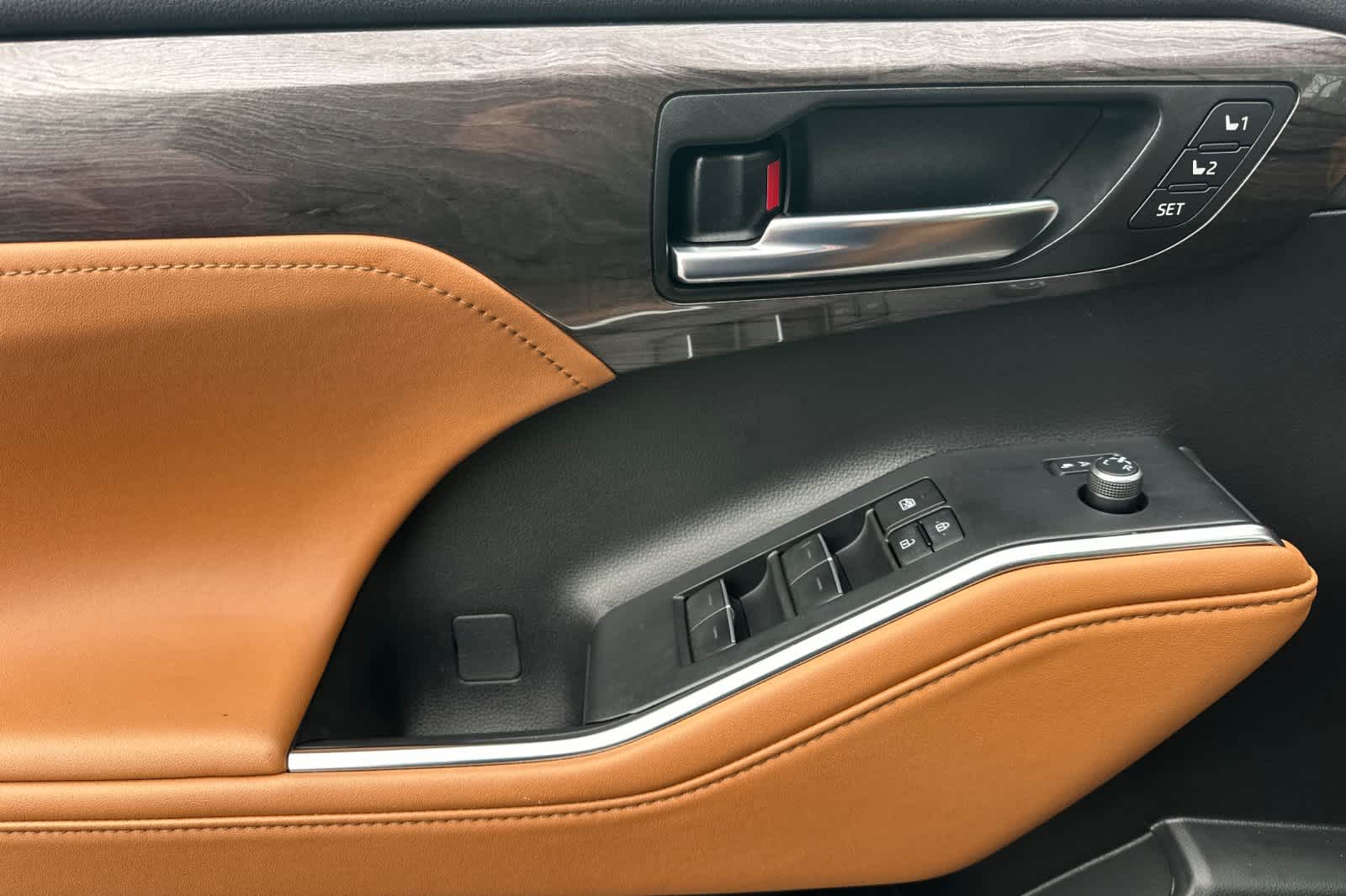 Thumbnail: 2023 Toyota Highlander - 12