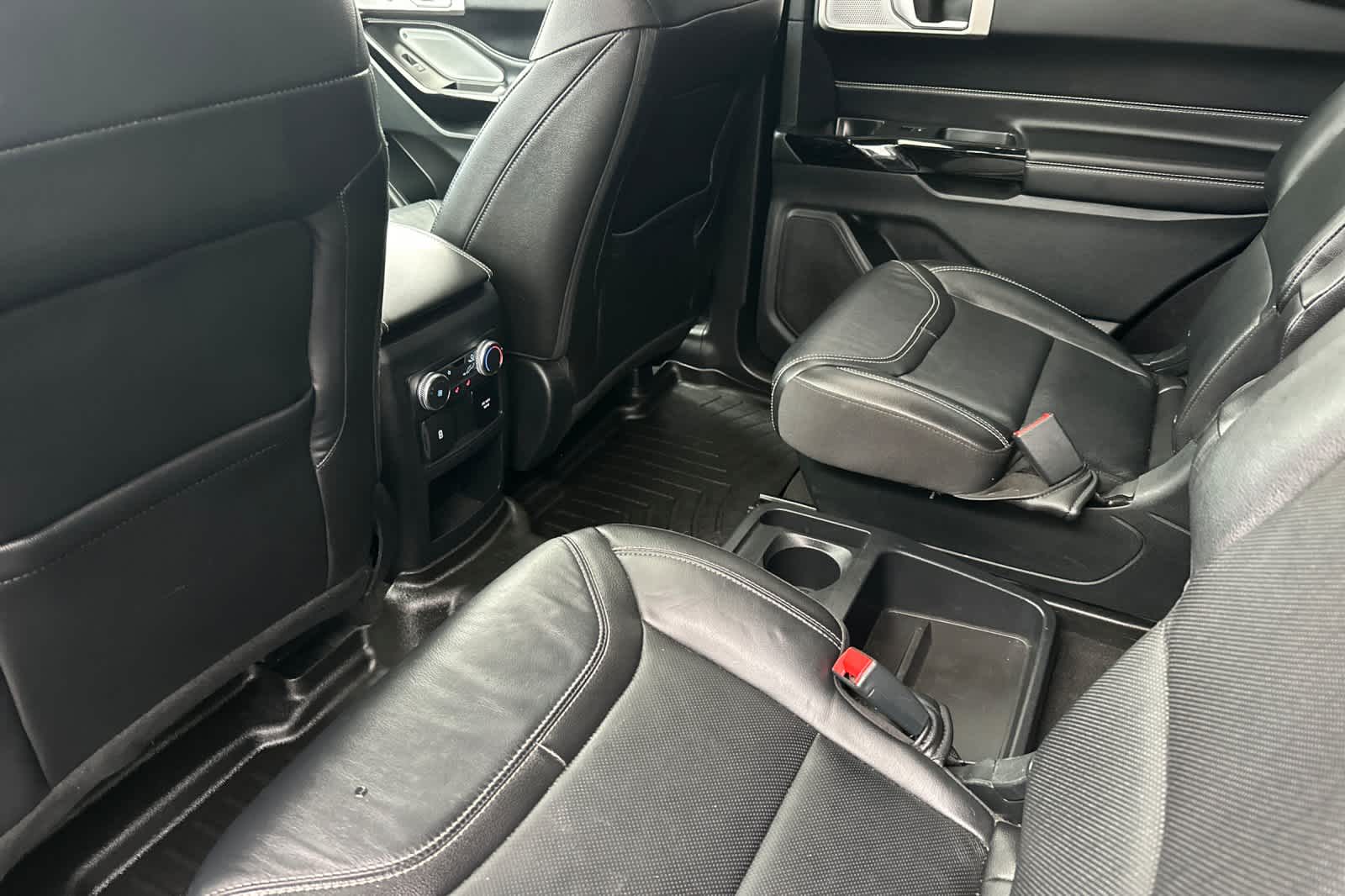 2021 Ford Explorer ST photo 4