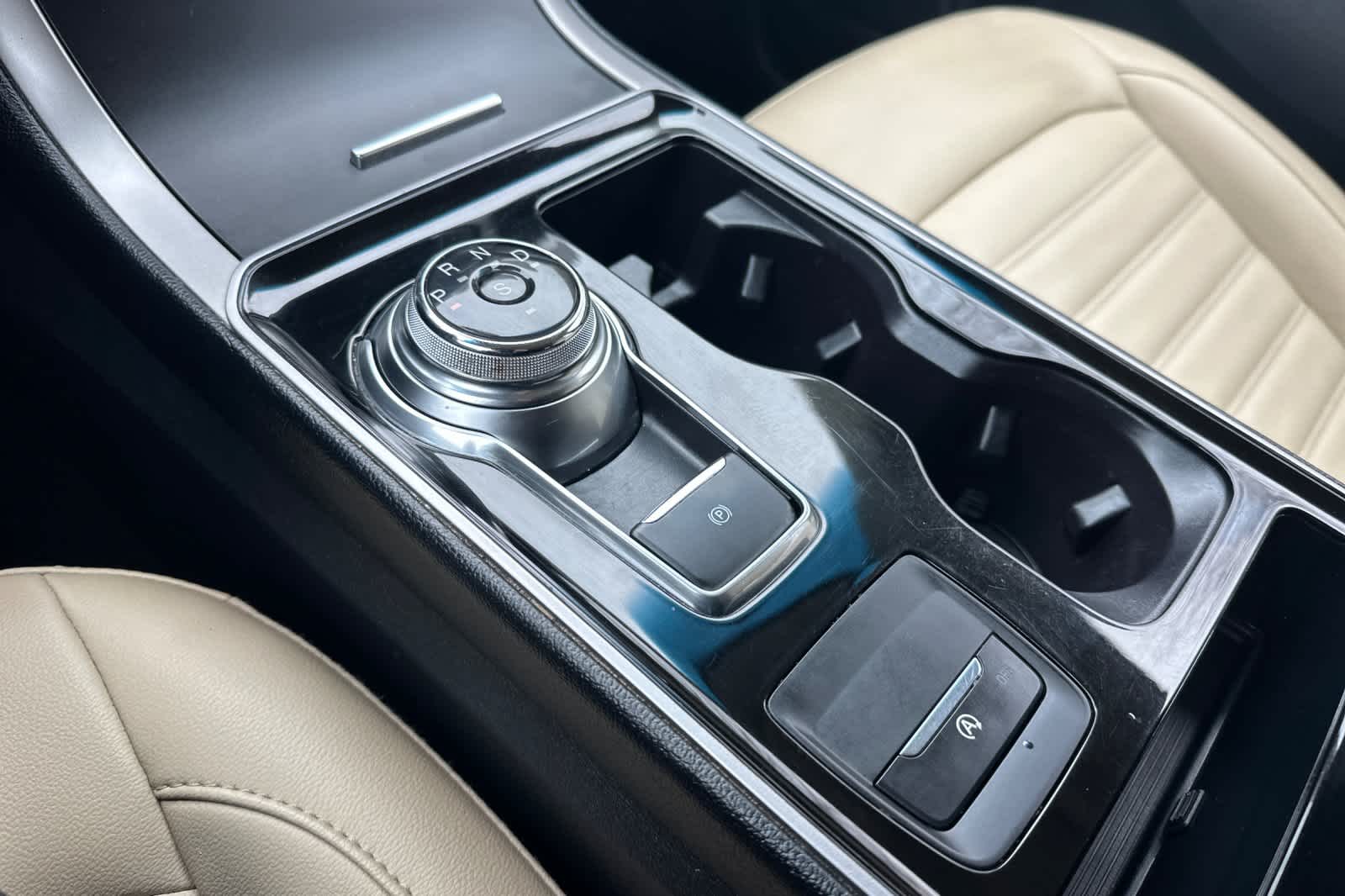 Thumbnail: 2019 Ford Edge - 21