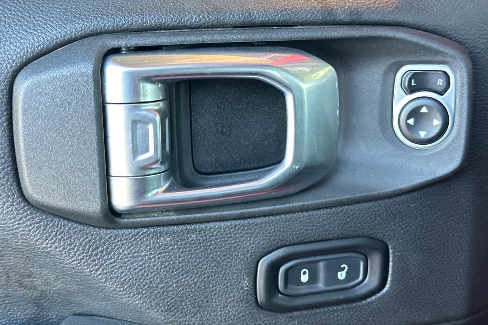 Thumbnail: 2020 Jeep Gladiator - 13