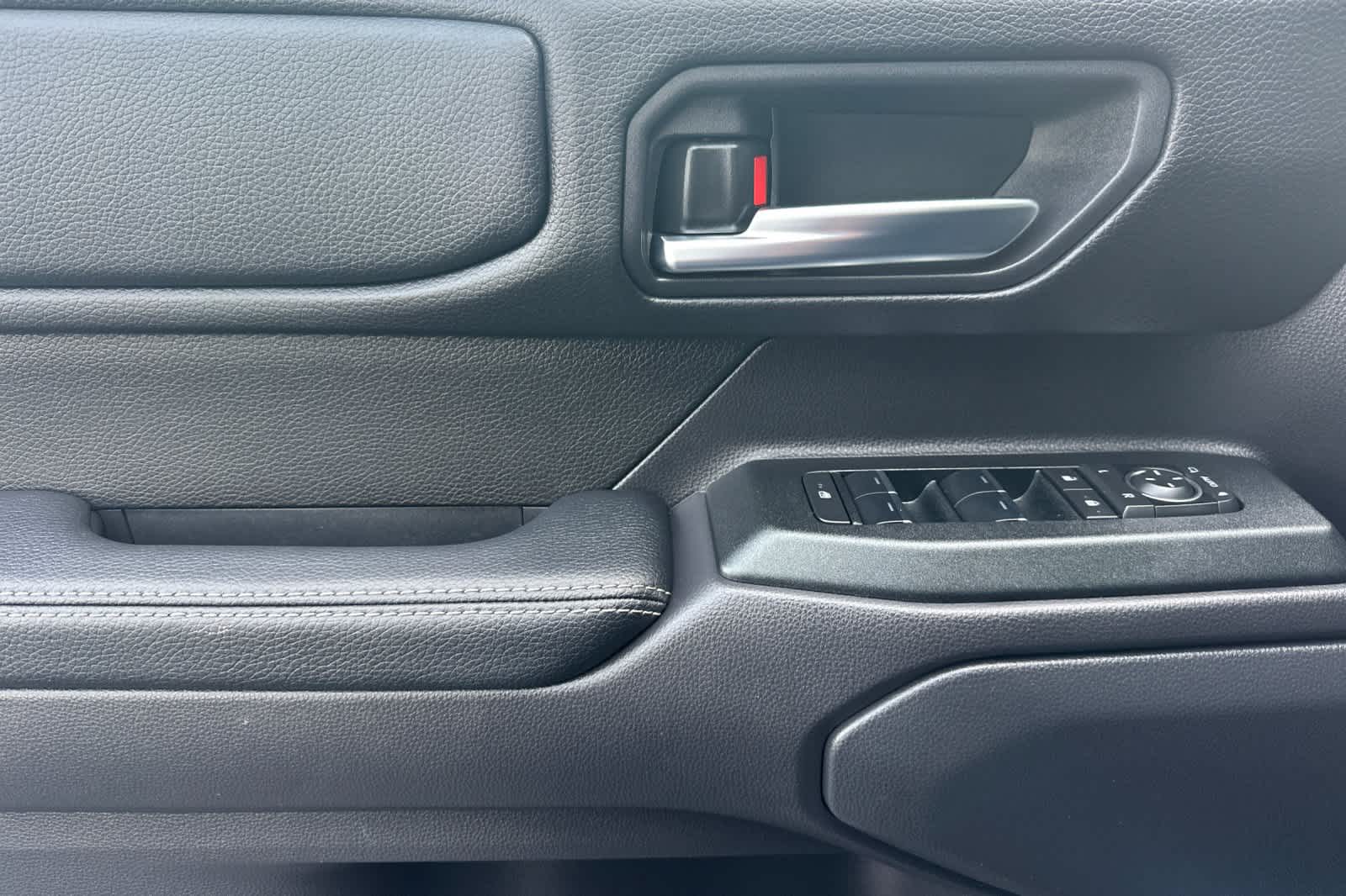 Thumbnail: 2025 Toyota Land Cruiser - 12