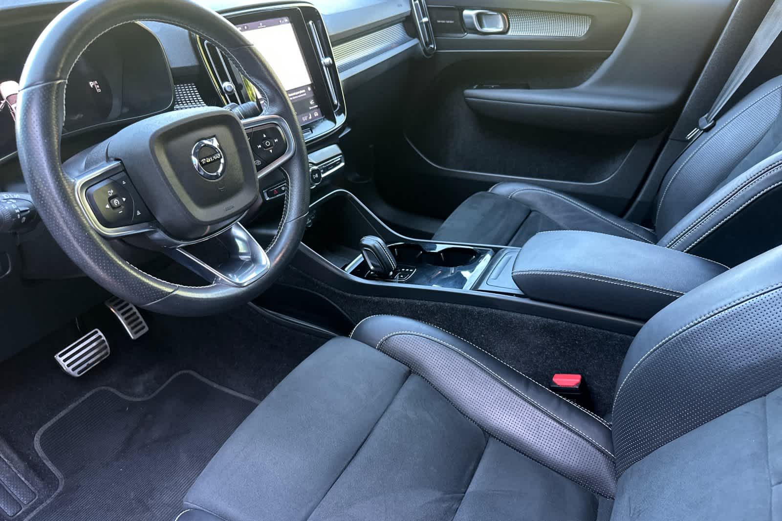 Thumbnail: 2021 Volvo XC40 - 11