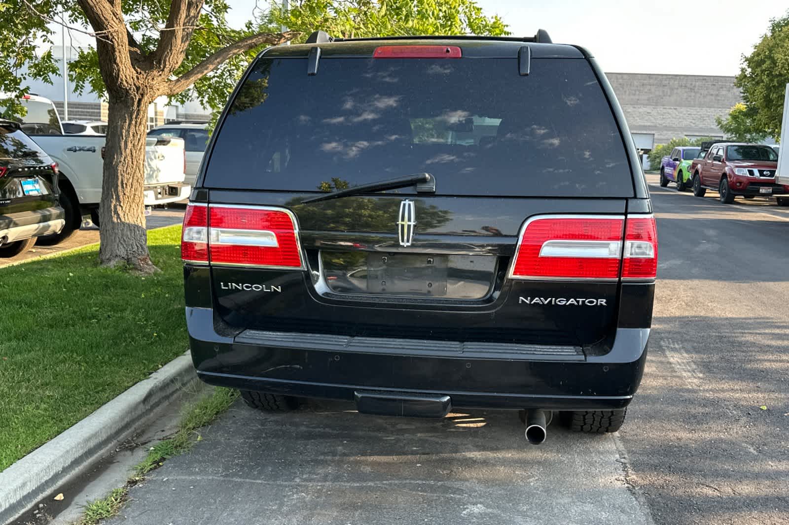Thumbnail: 2012 Lincoln Navigator L - 3