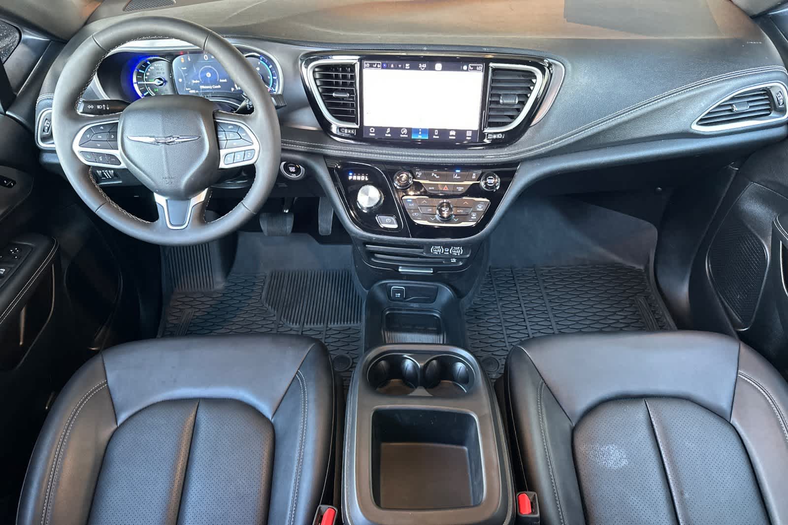 Thumbnail: 2025 Chrysler Pacifica - 3